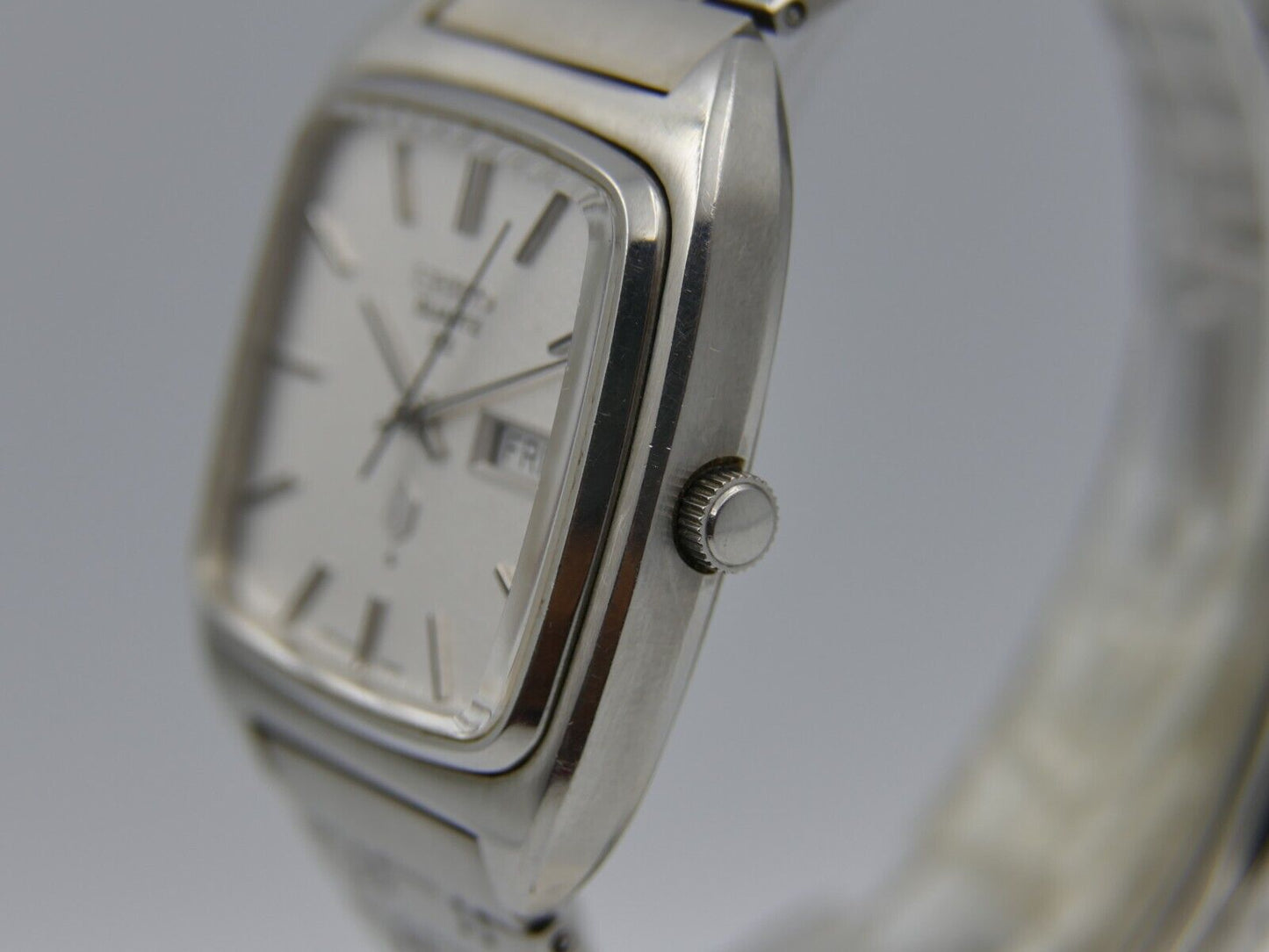 70's vintage watch mens Seiko Quartz QZ 0923-5000 linen silver dial