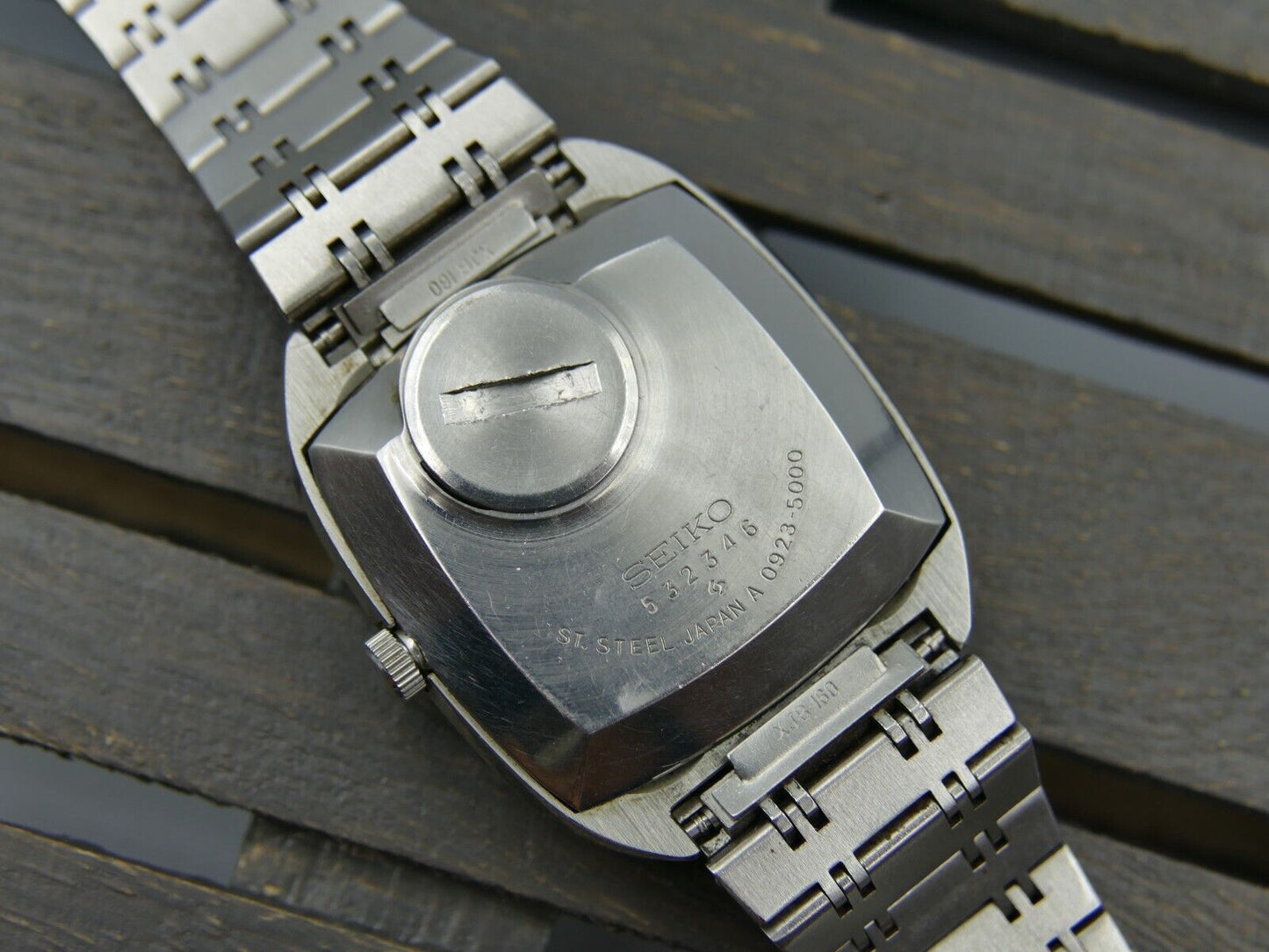 70's vintage watch mens Seiko Quartz QZ 0923-5000 linen silver dial