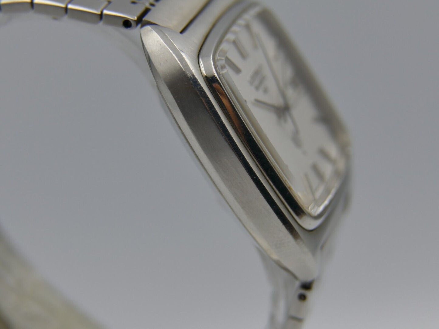 70's vintage watch mens Seiko Quartz QZ 0923-5000 linen silver dial