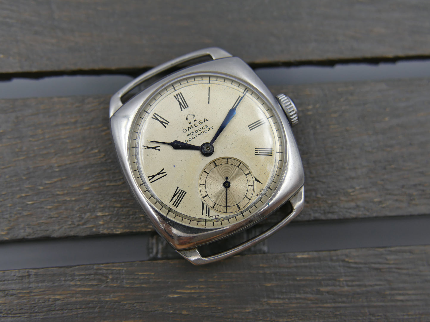 30's vintage watch mens Omega pidduck southport cushion case dennison