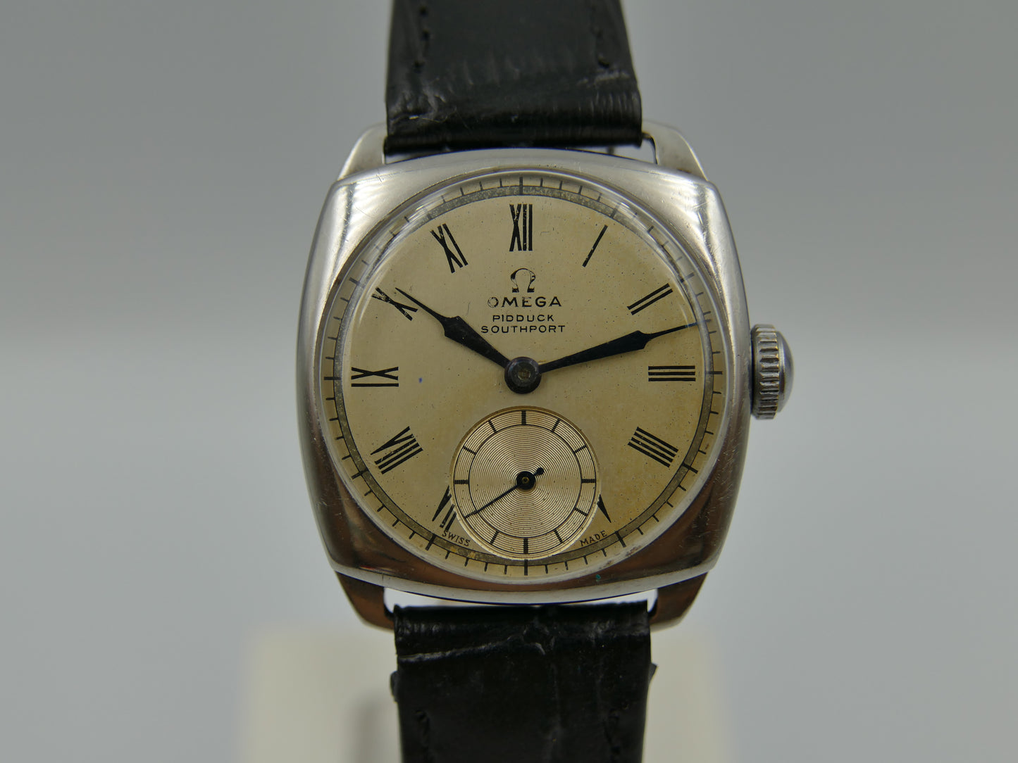 30's vintage watch mens Omega pidduck southport cushion case dennison