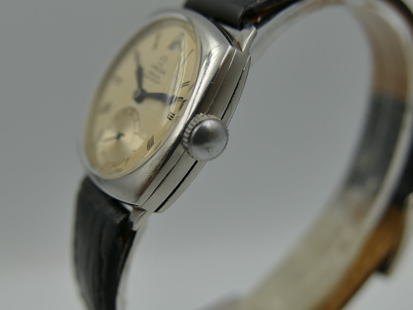 30's vintage watch mens Omega pidduck southport cushion case dennison