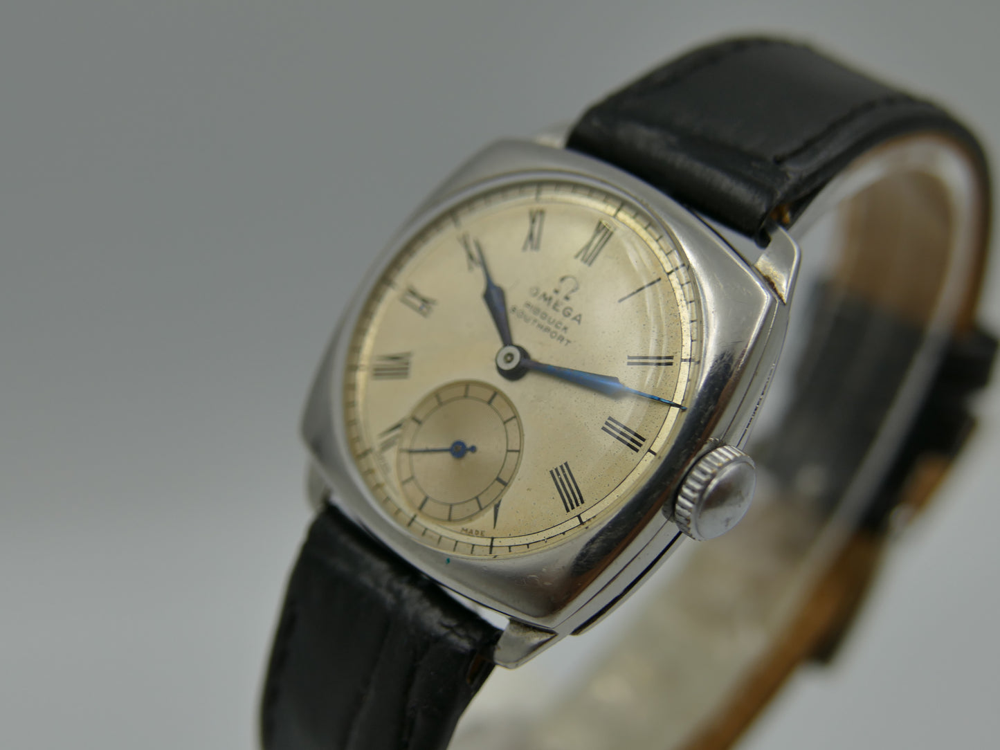 30's vintage watch mens Omega pidduck southport cushion case dennison