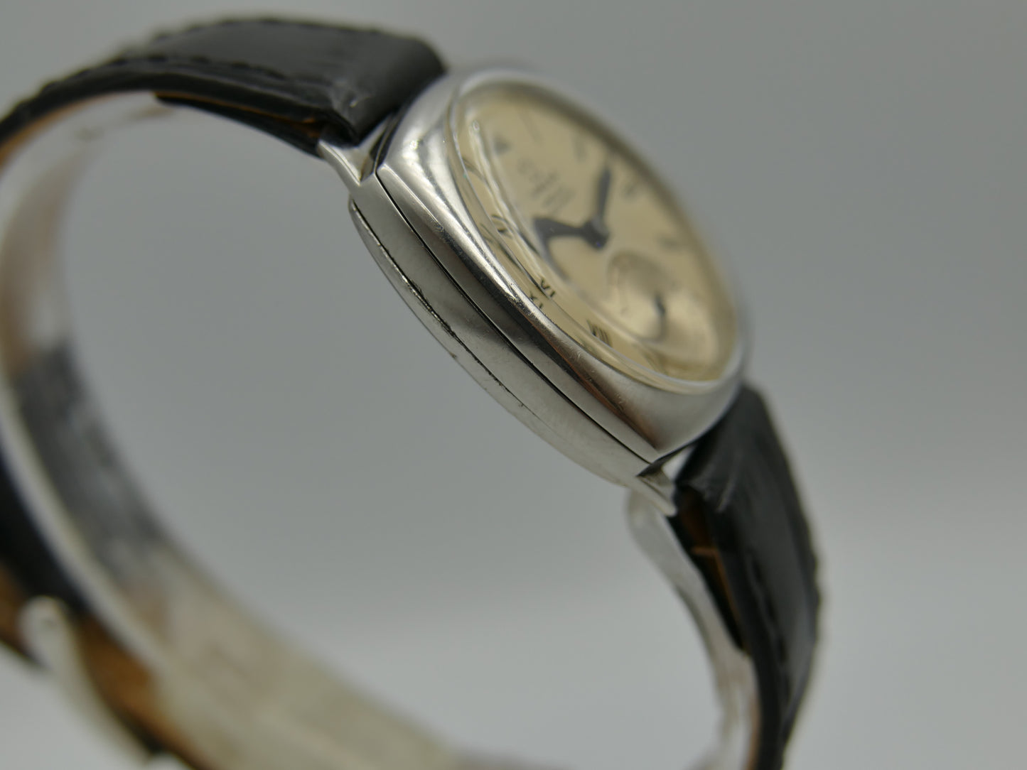 30's vintage watch mens Omega pidduck southport cushion case dennison