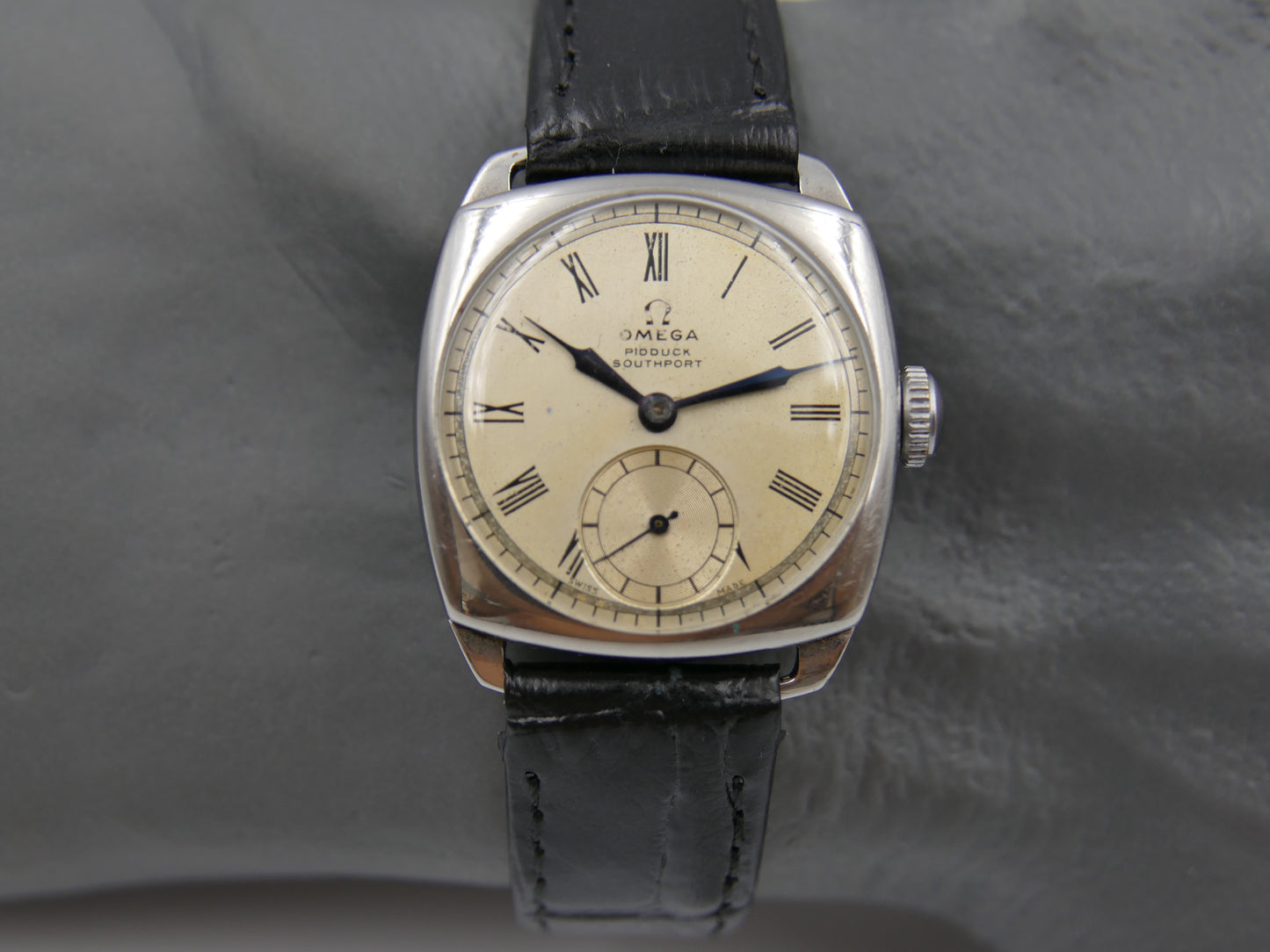 30's vintage watch mens Omega pidduck southport cushion case dennison