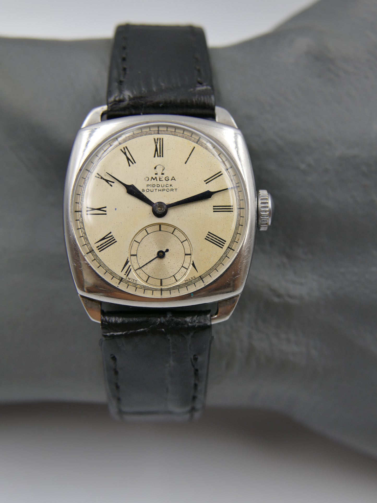 30's vintage watch mens Omega pidduck southport cushion case dennison