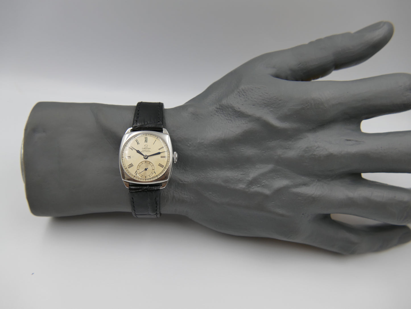 30's vintage watch mens Omega pidduck southport cushion case dennison