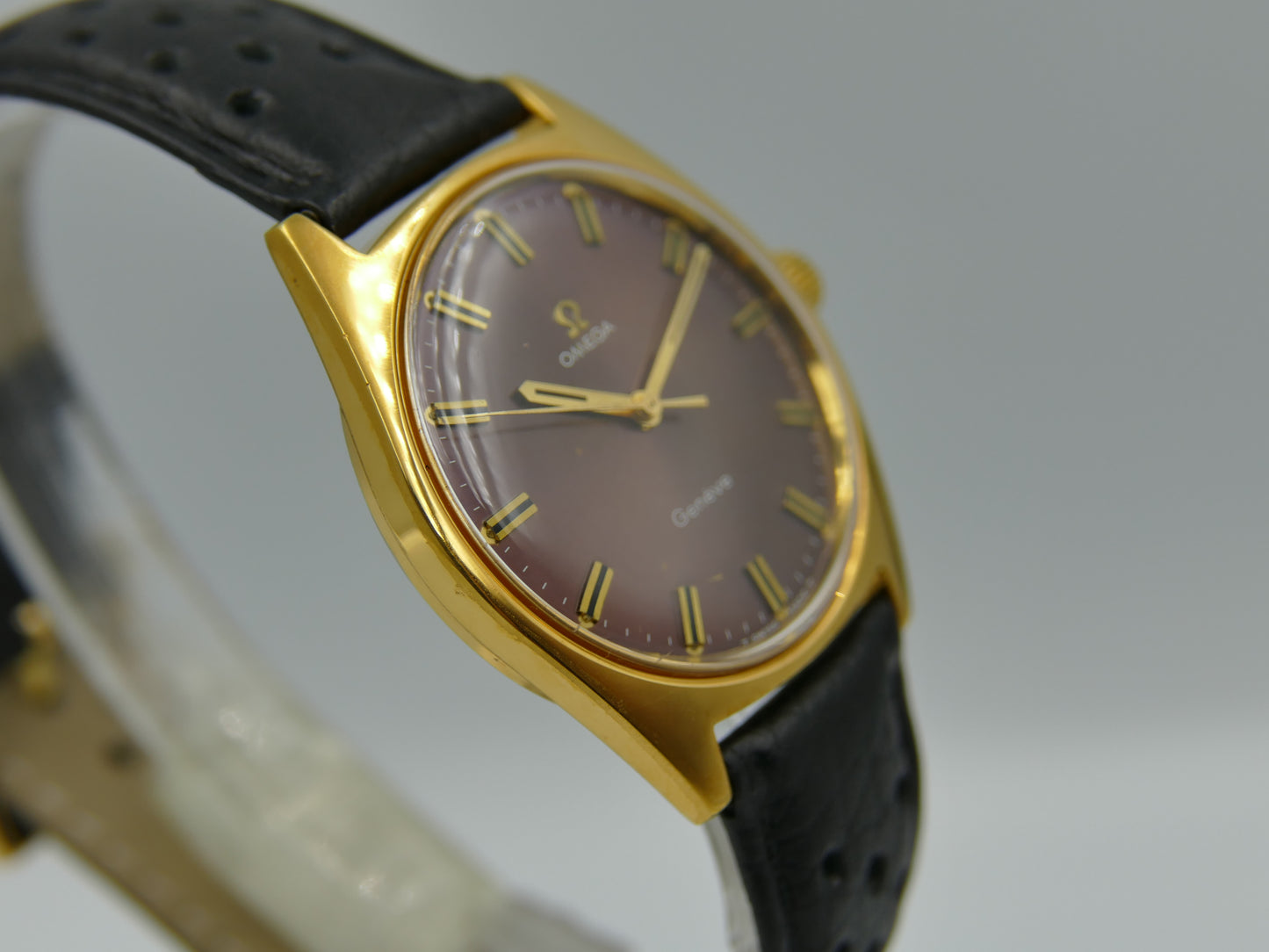60's vintage watch mens Omega geneve manual wind cal 601 ref 135.041 purple dial