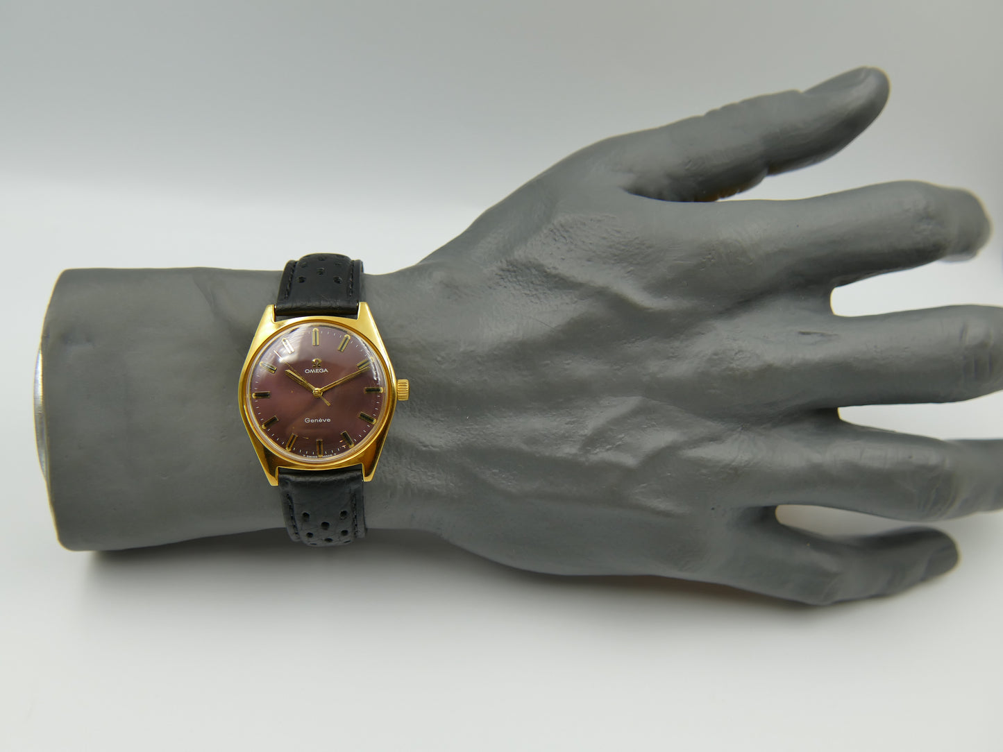 60's vintage watch mens Omega geneve manual wind cal 601 ref 135.041 purple dial