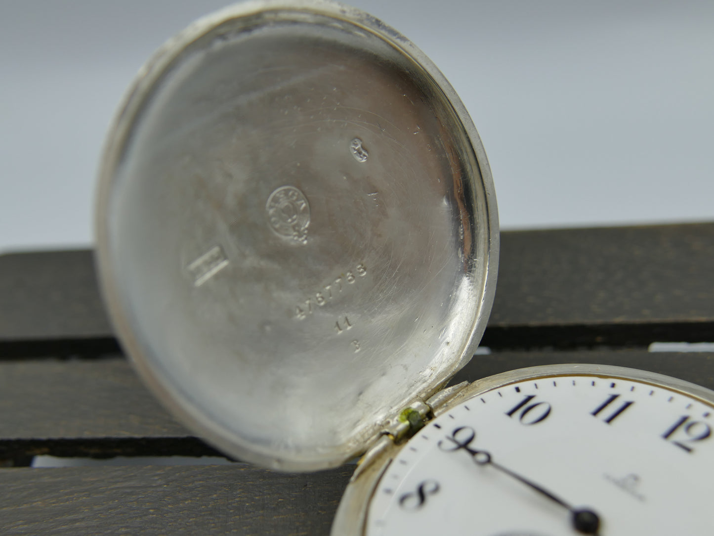 1908 vintage pocket gousset watch solid silver 0.900 savonnette Omega 17’’’