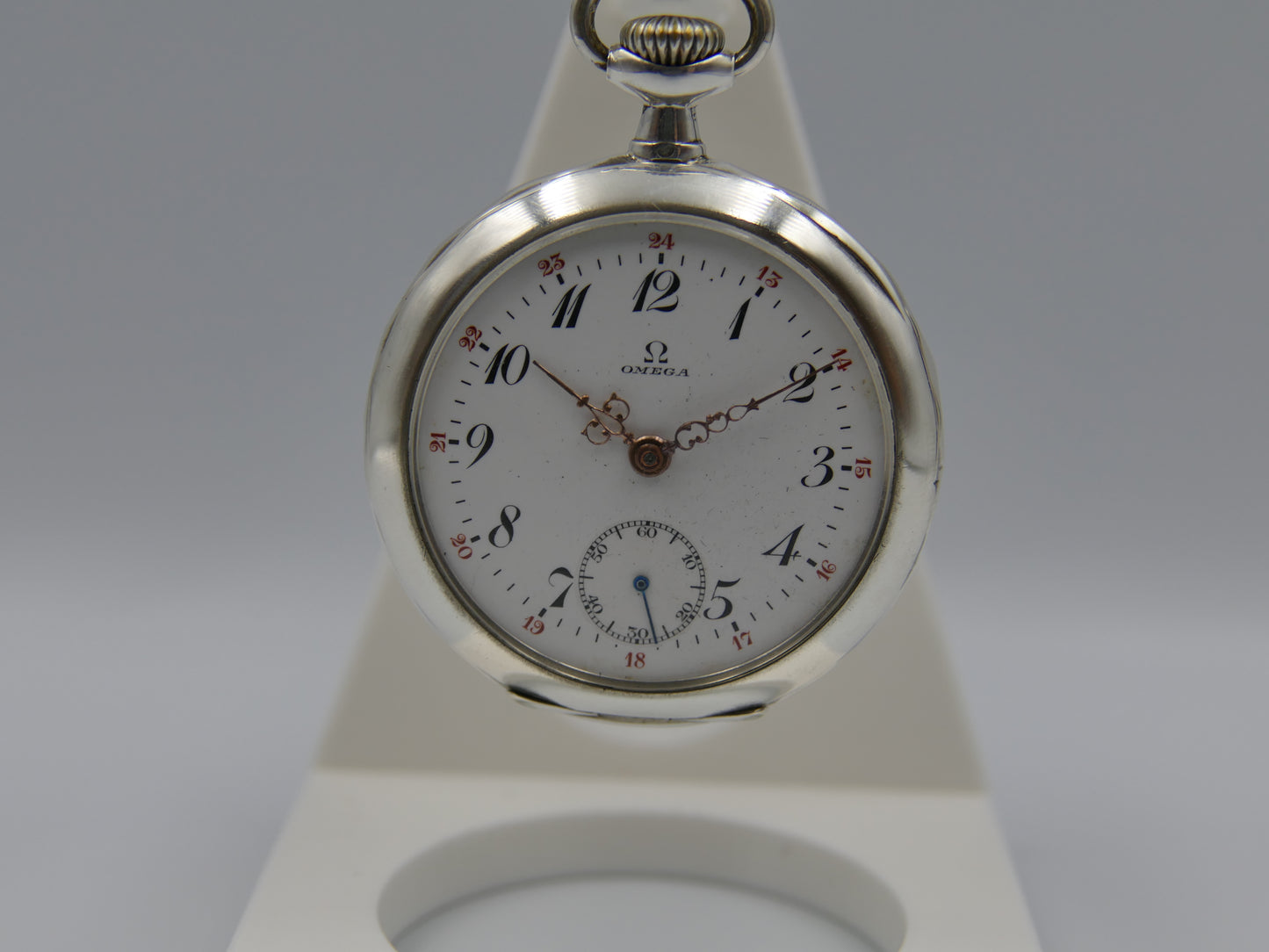 1910 vintage pocket gousset watch Omega 15’’’ solid silver
