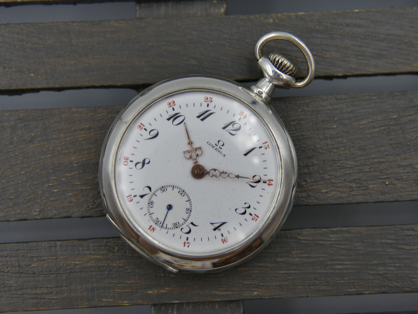 1910 vintage pocket gousset watch Omega 15’’’ solid silver