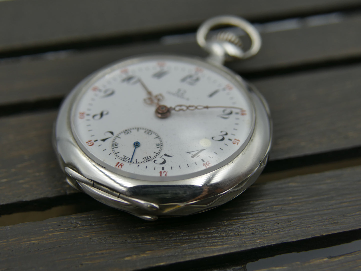 1910 vintage pocket gousset watch Omega 15’’’ solid silver