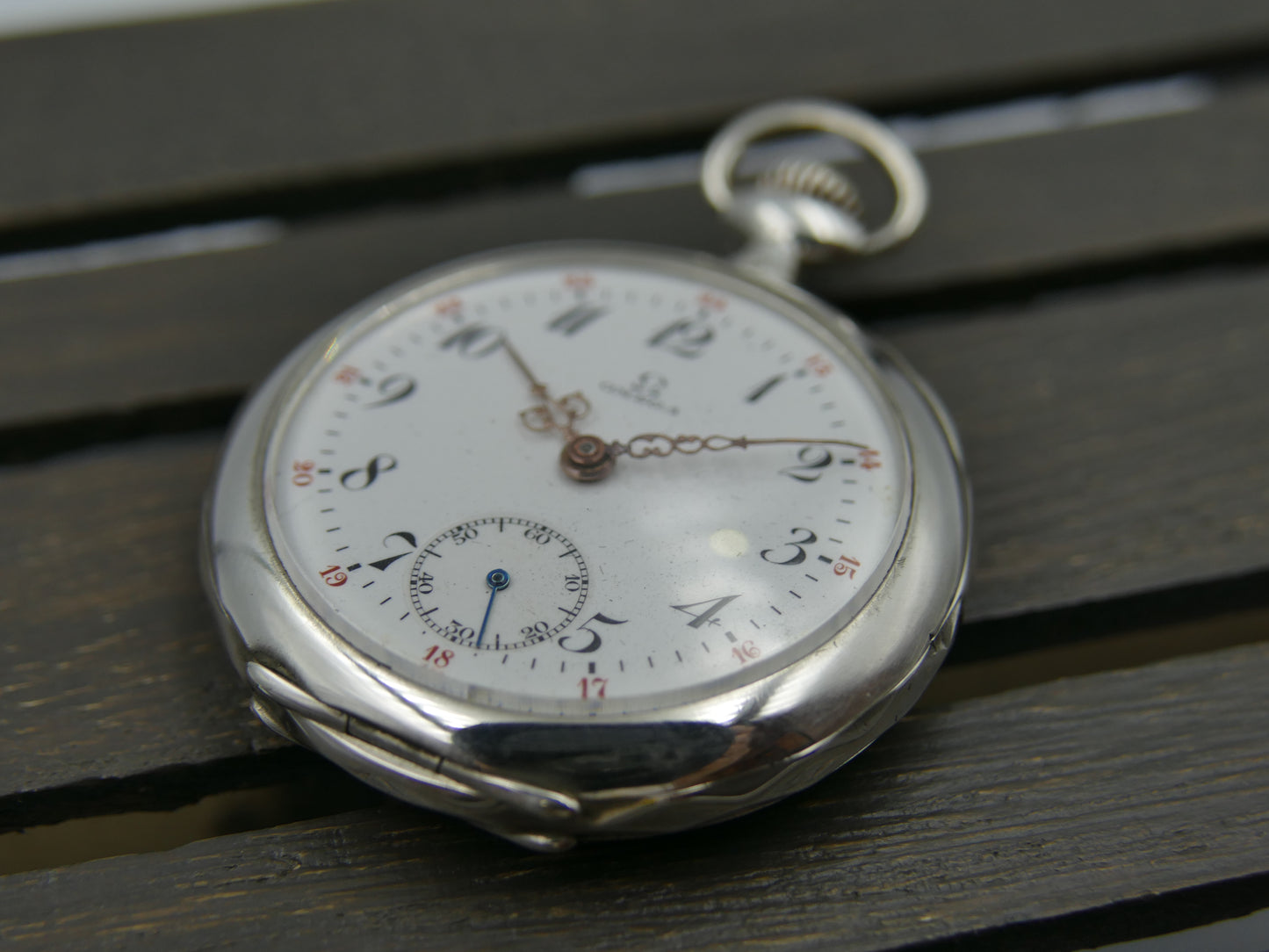 1910 vintage pocket gousset watch Omega 15’’’ solid silver