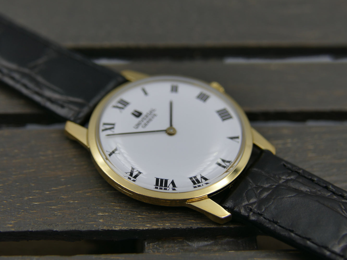 Universal Geneve ref. 542 101 ultra slim hand wind cal. 1-42 serviced vintage 60s