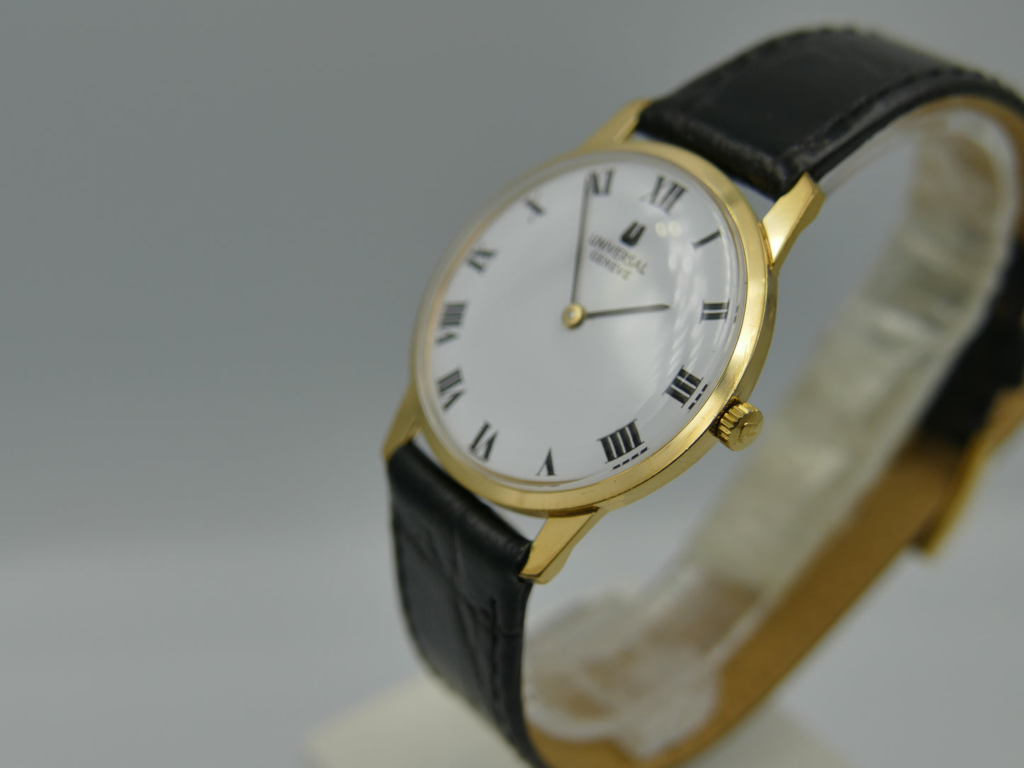 Universal Geneve ref. 542 101 ultra slim hand wind cal. 1-42 serviced vintage 60s