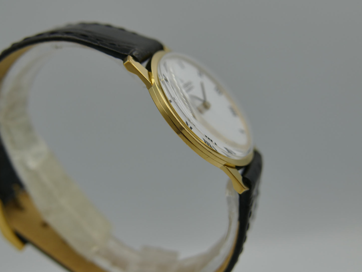 Universal Geneve ref. 542 101 ultra slim hand wind cal. 1-42 serviced vintage 60s