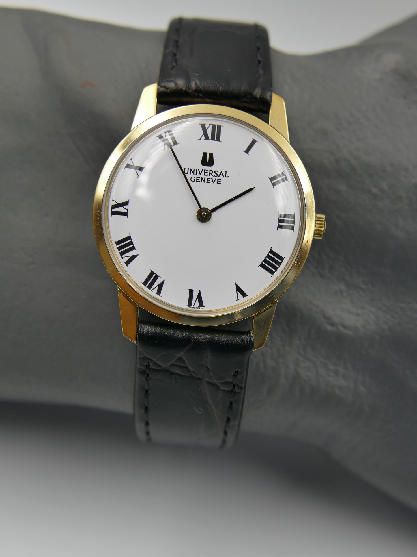 Universal Geneve ref. 542 101 ultra slim hand wind cal. 1-42 serviced vintage 60s