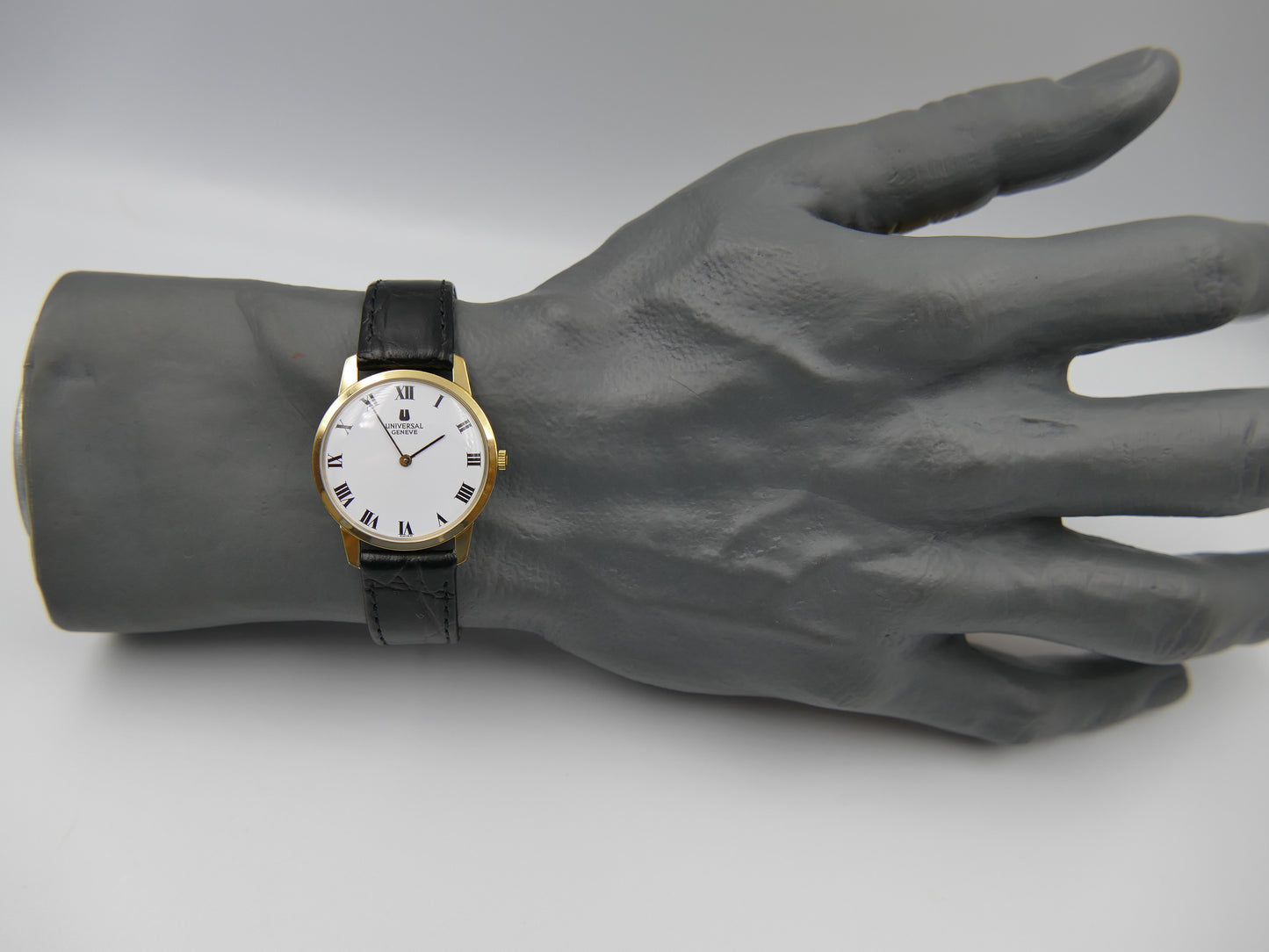 Universal Geneve ref. 542 101 ultra slim hand wind cal. 1-42 serviced vintage 60s