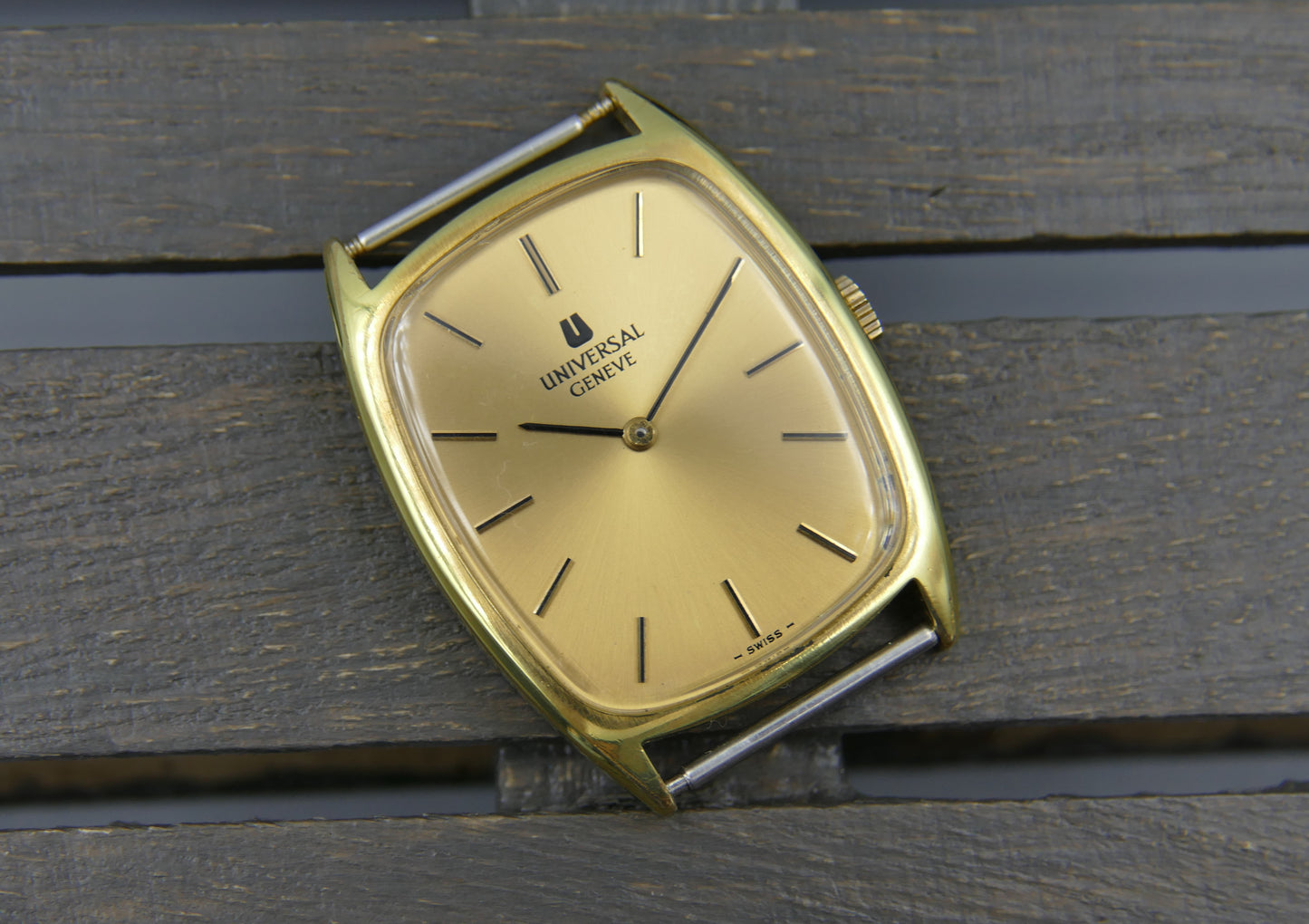 70s vintage watch mens Universal Geneve ref. 542137 TONNEAU thin hand wind 1-42 serviced
