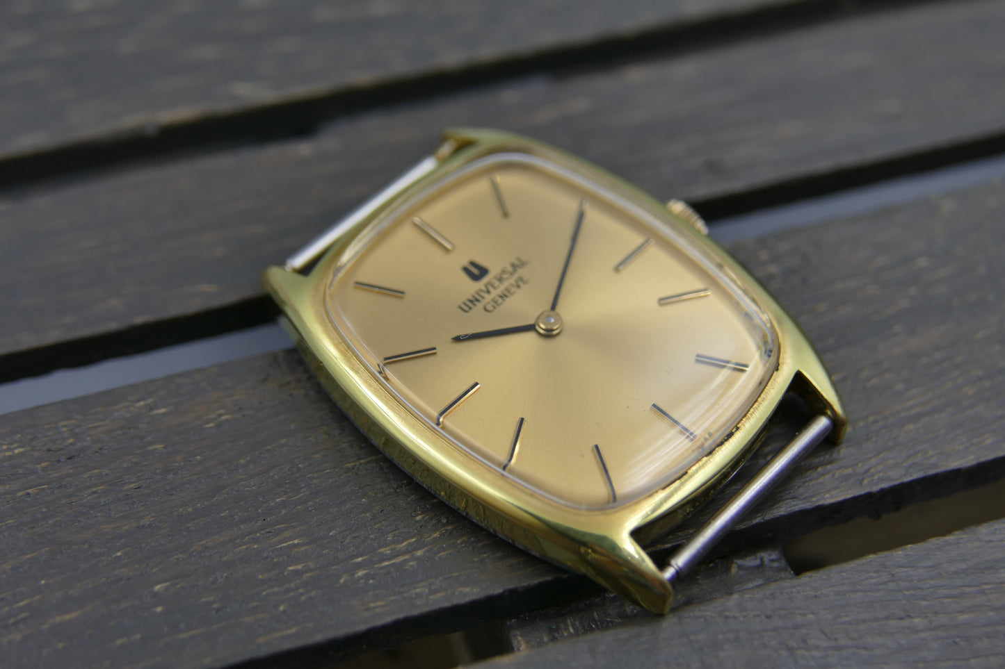 70s vintage watch mens Universal Geneve ref. 542137 TONNEAU thin hand wind 1-42 serviced