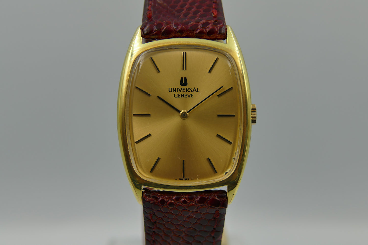 70s vintage watch mens Universal Geneve ref. 542137 TONNEAU thin hand wind 1-42 serviced