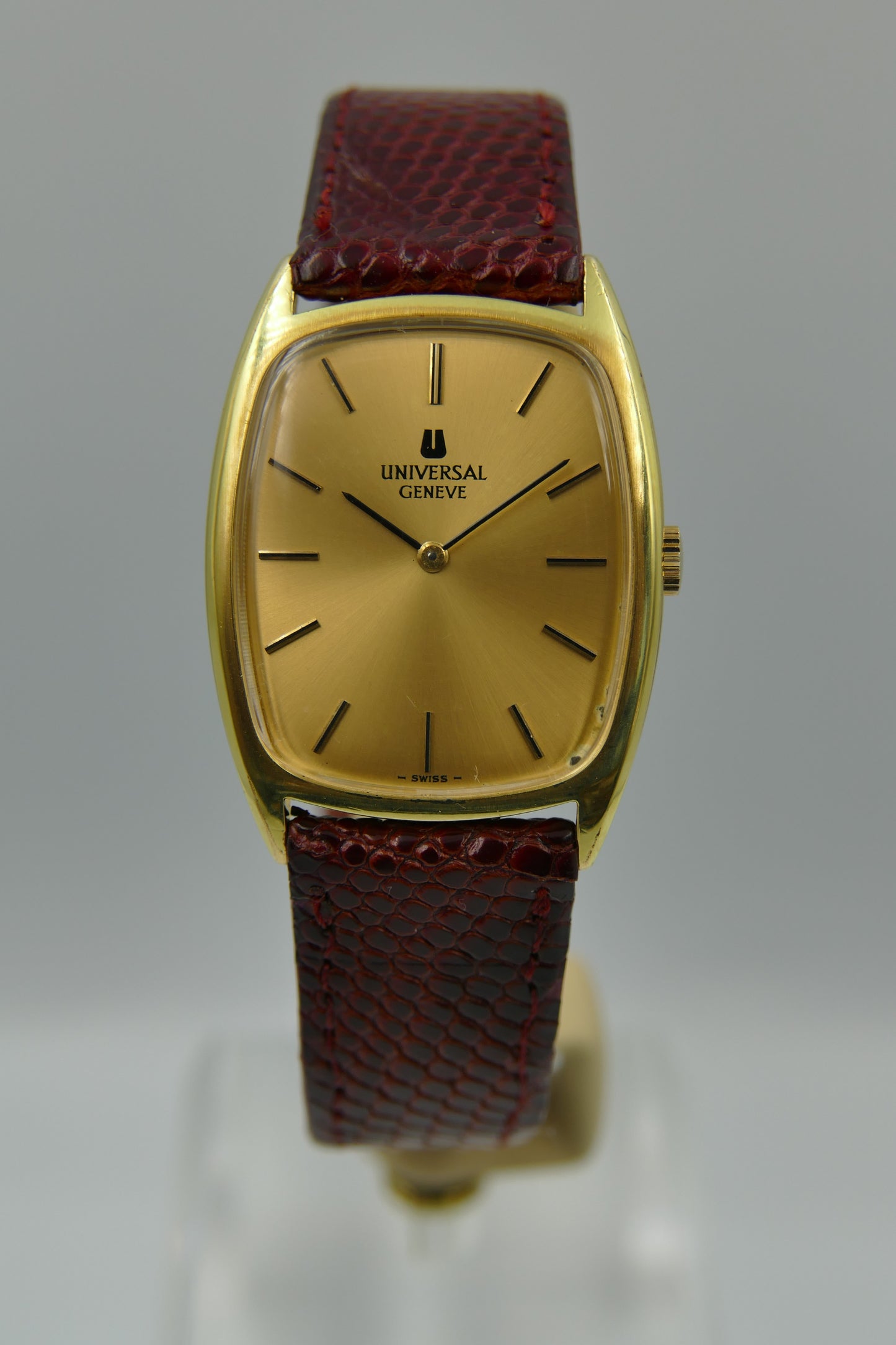 70s vintage watch mens Universal Geneve ref. 542137 TONNEAU thin hand wind 1-42 serviced