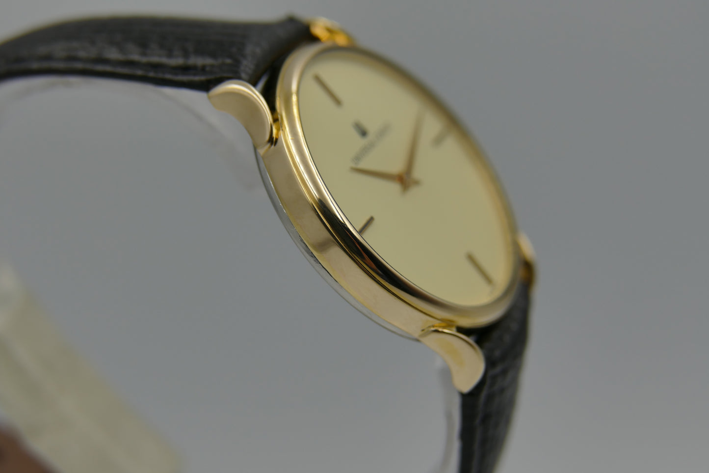 70s vintage watch mens Universal Geneve ref. 542222 manual wind 2-42 fancy lugs serviced