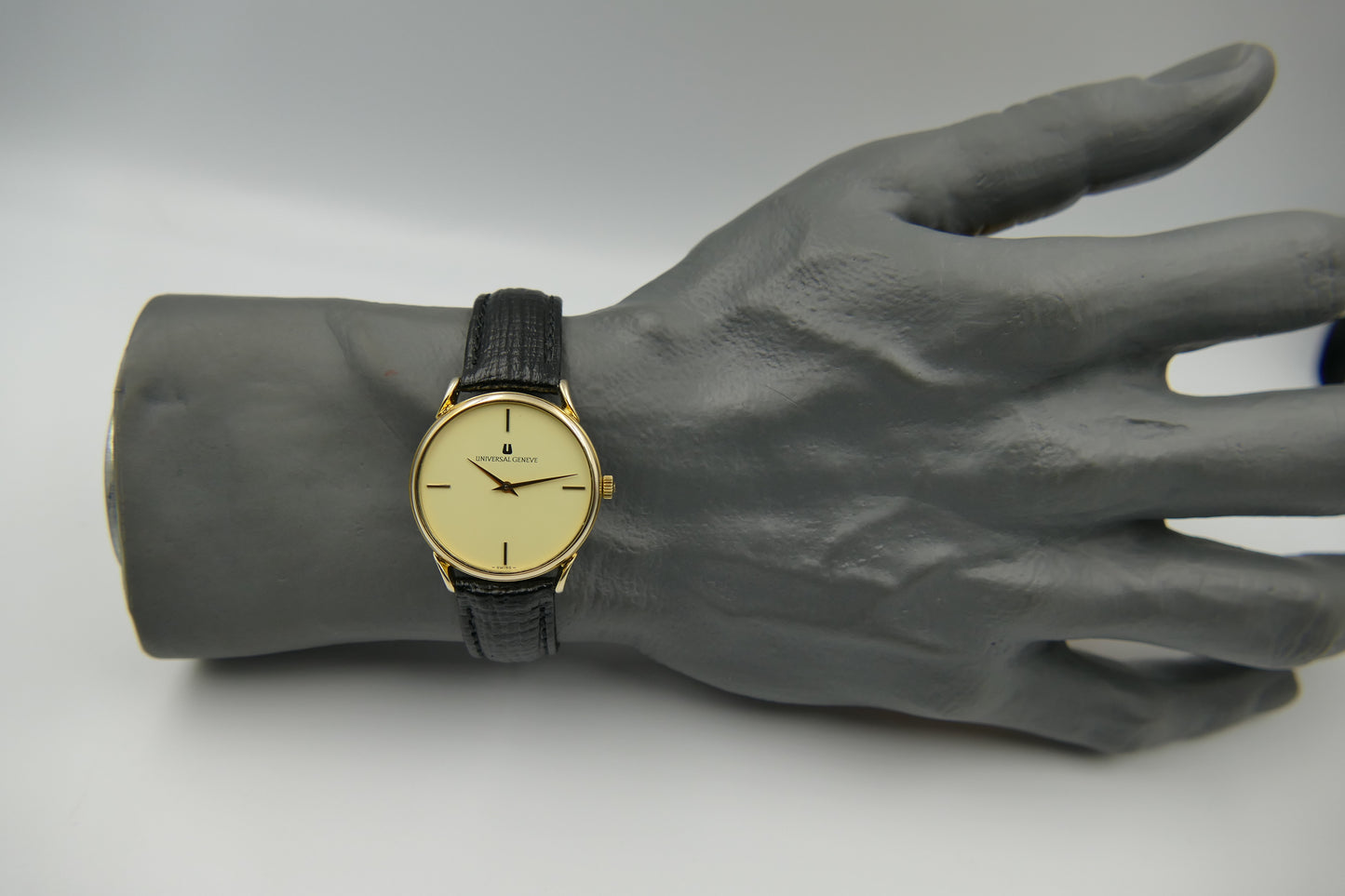 70s vintage watch mens Universal Geneve ref. 542222 manual wind 2-42 fancy lugs serviced
