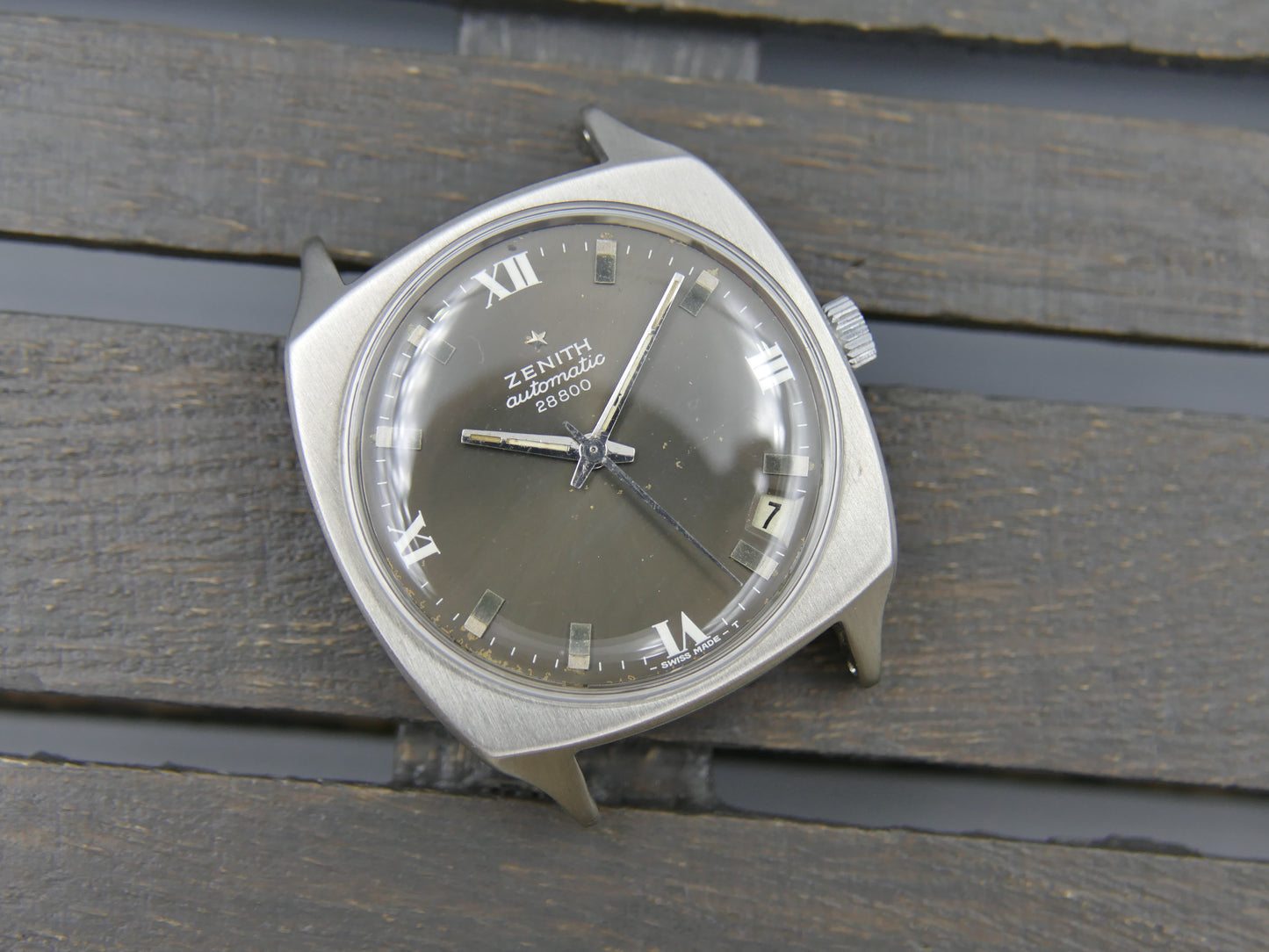70s vintage watch mens Zenith cushion case ref. SC 6741 automatic 28800 automatic 2562PC gray