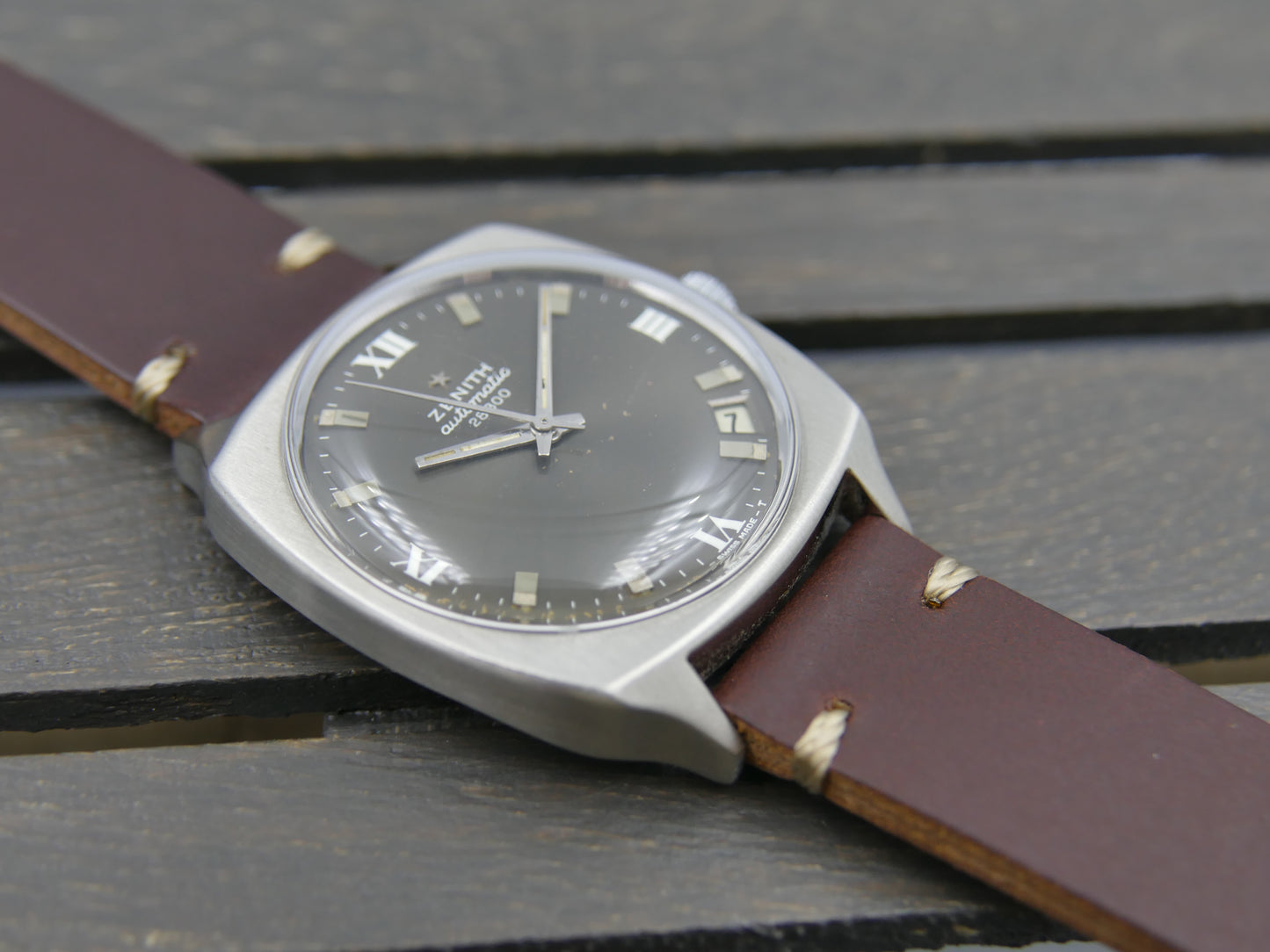 70s vintage watch mens Zenith cushion case ref. SC 6741 automatic 28800 automatic 2562PC gray
