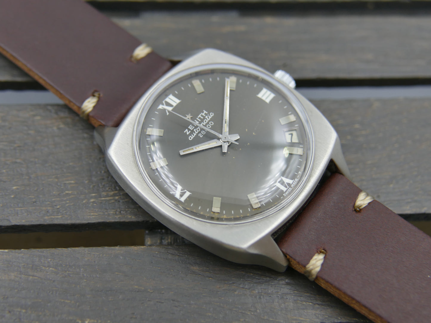 70s vintage watch mens Zenith cushion case ref. SC 6741 automatic 28800 automatic 2562PC gray