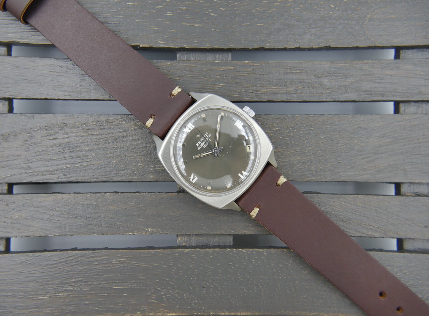 70s vintage watch mens Zenith cushion case ref. SC 6741 automatic 28800 automatic 2562PC gray