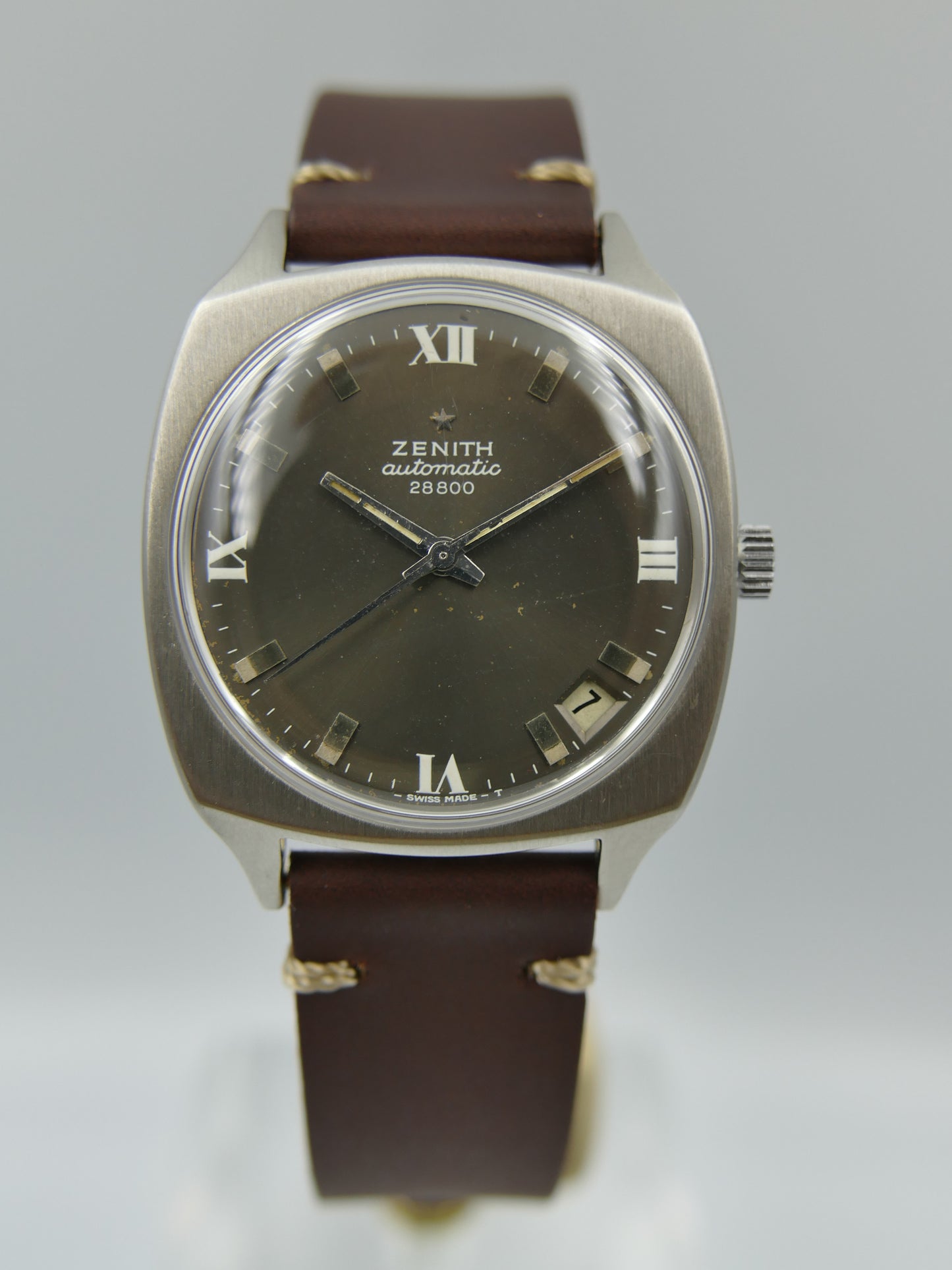 70s vintage watch mens Zenith cushion case ref. SC 6741 automatic 28800 automatic 2562PC gray