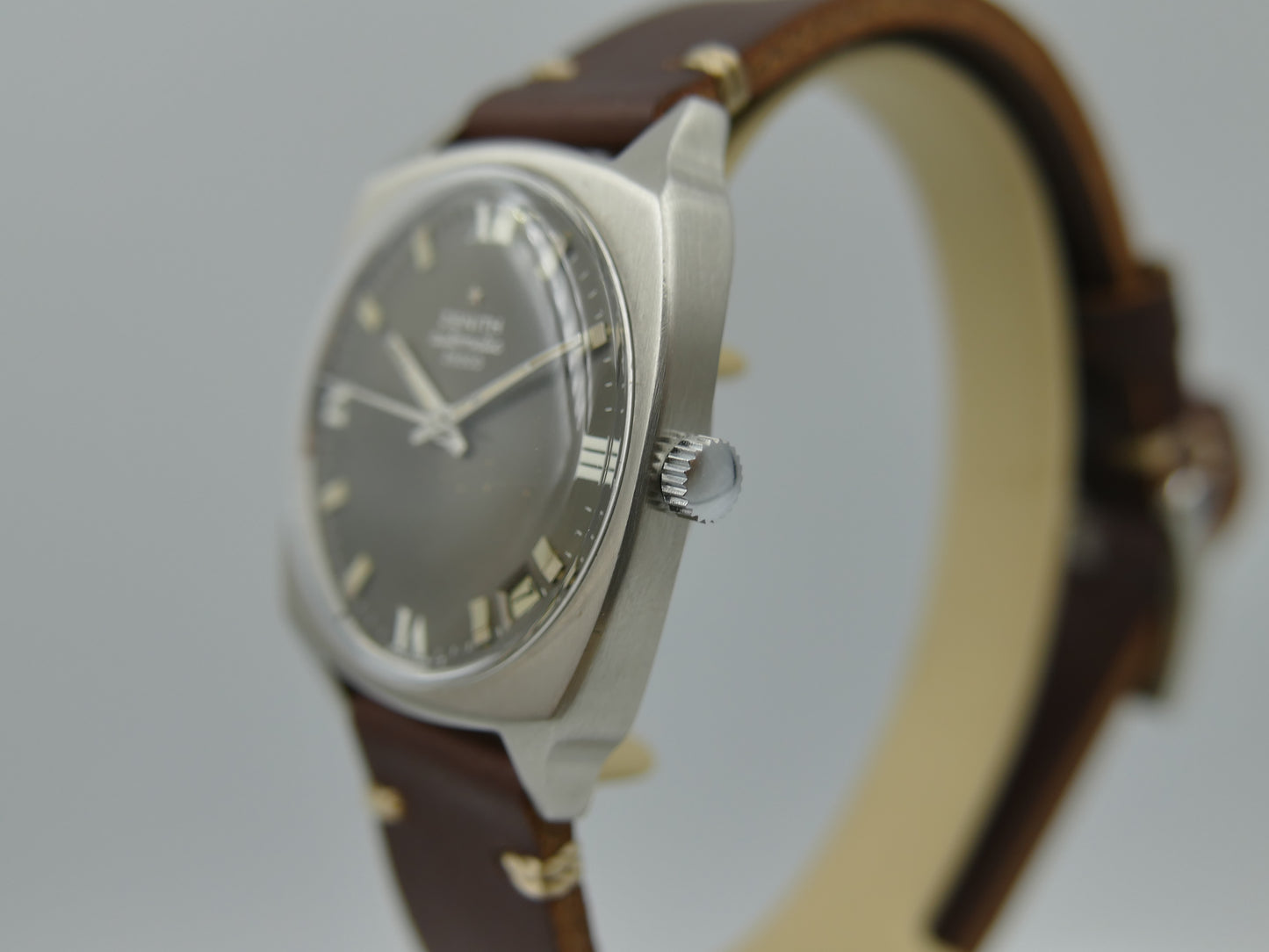 70s vintage watch mens Zenith cushion case ref. SC 6741 automatic 28800 automatic 2562PC gray