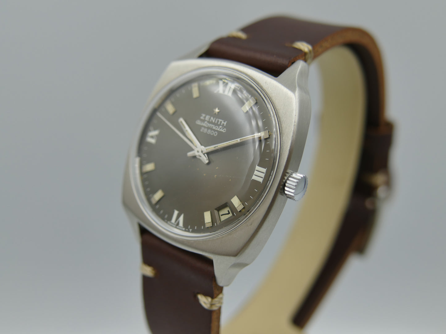 70s vintage watch mens Zenith cushion case ref. SC 6741 automatic 28800 automatic 2562PC gray