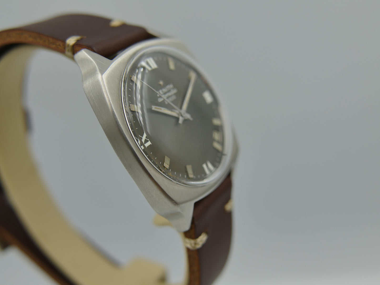 70s vintage watch mens Zenith cushion case ref. SC 6741 automatic 28800 automatic 2562PC gray