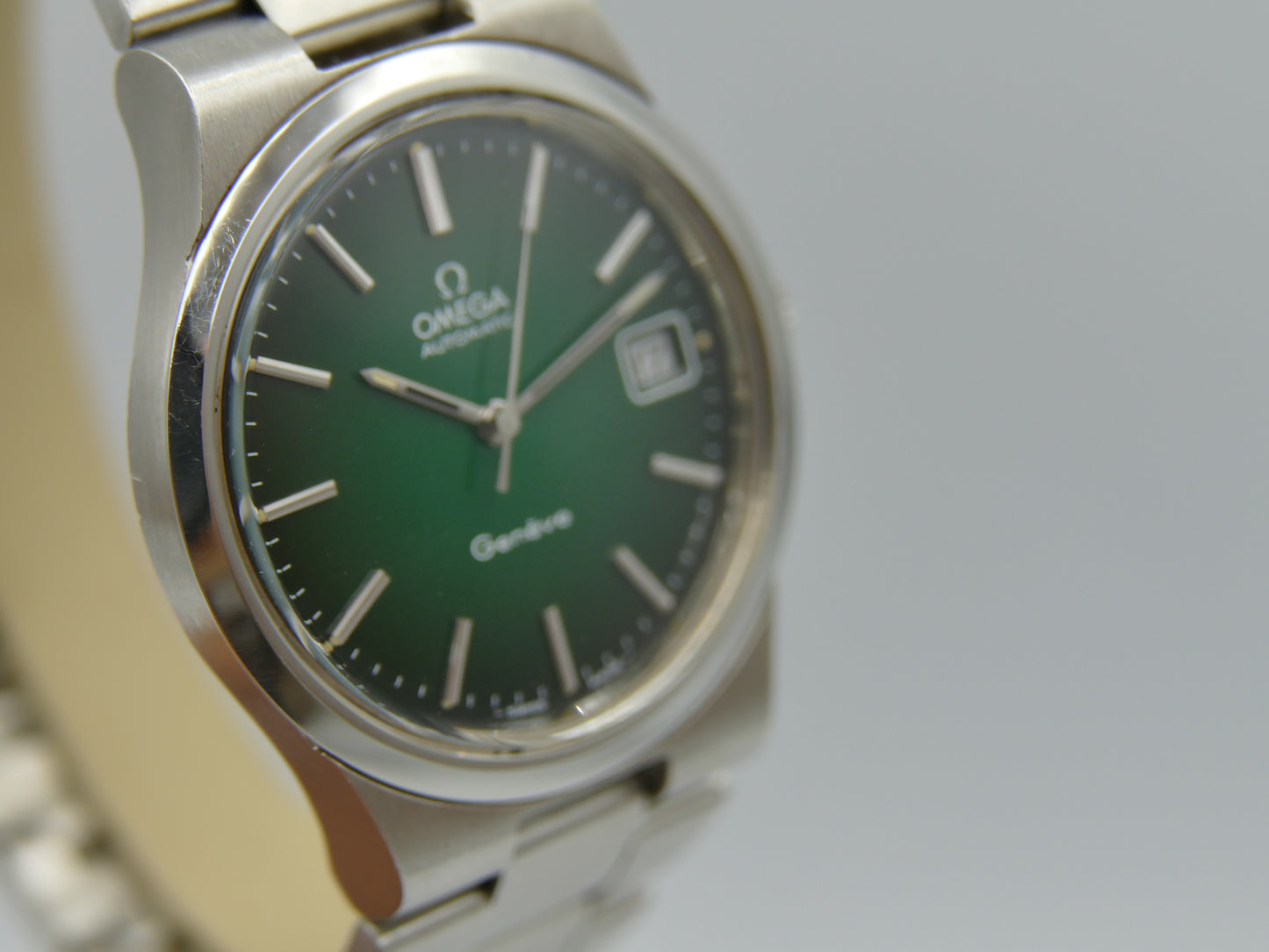 70's vintage watch mens Omega geneve ref. 166.0173 /366.0832 automatic cal. 1012 green dial NOS