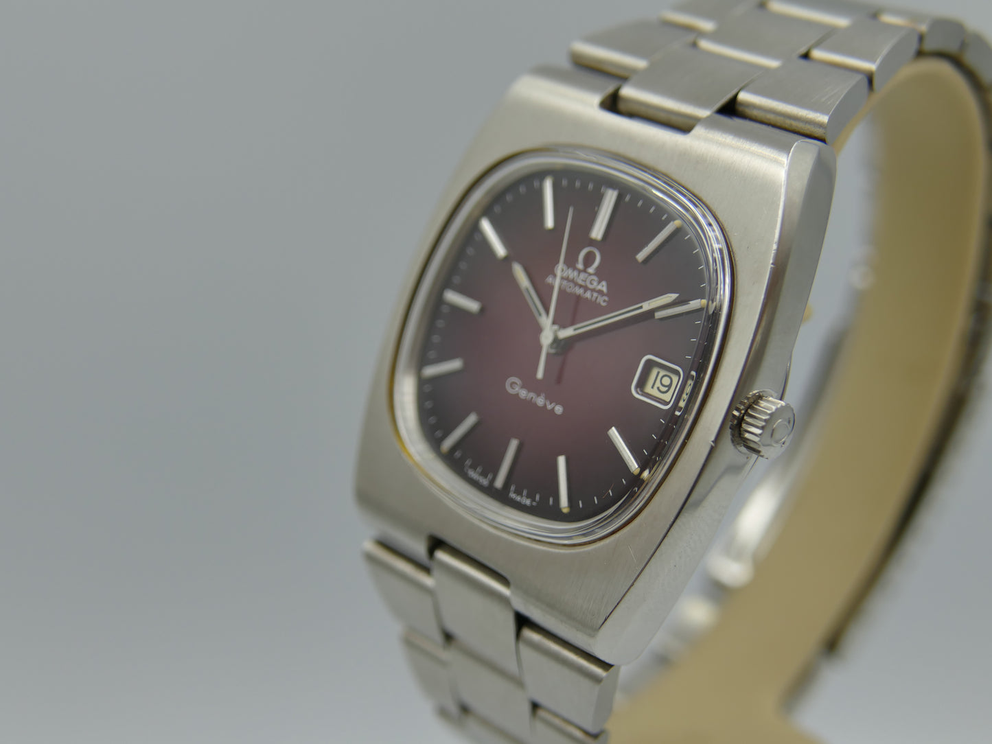 70s vintage watch Omega Geneve Automatic cal 1012 ref 166.0191 burgundy red dial NOS
