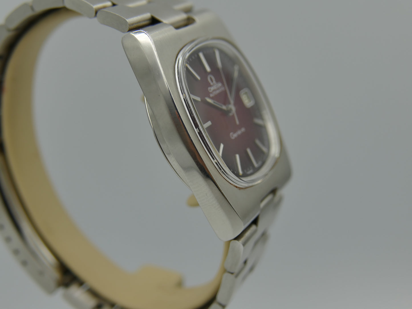 70s vintage watch Omega Geneve Automatic cal 1012 ref 166.0191 burgundy red dial NOS