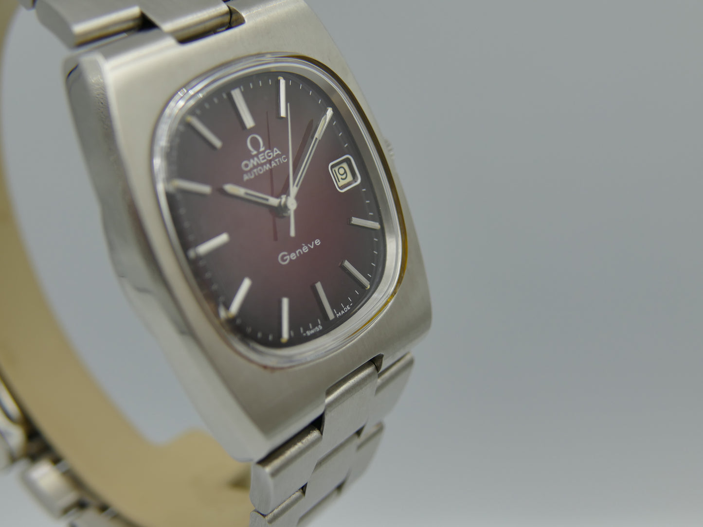70s vintage watch Omega Geneve Automatic cal 1012 ref 166.0191 burgundy red dial NOS