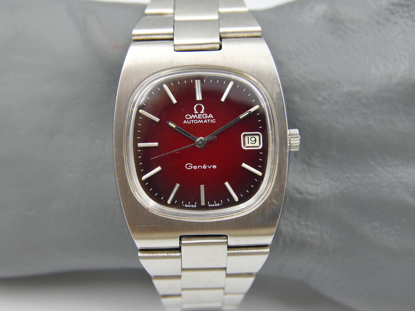 70s vintage watch Omega Geneve Automatic cal 1012 ref 166.0191 burgundy red dial NOS