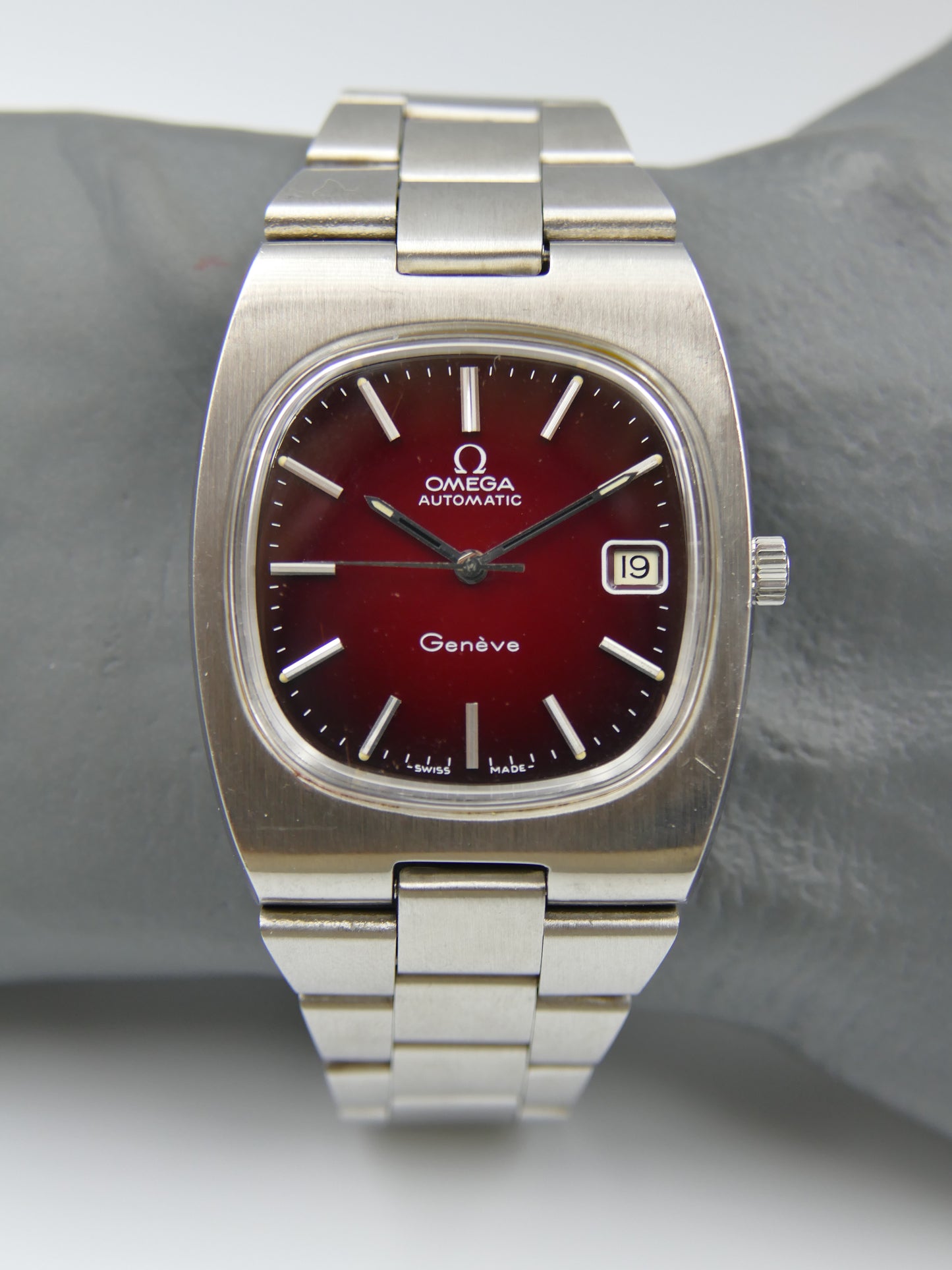 70s vintage watch Omega Geneve Automatic cal 1012 ref 166.0191 burgundy red dial NOS