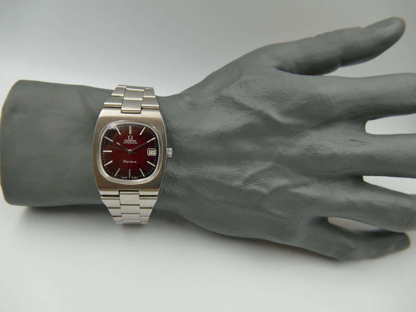 70s vintage watch Omega Geneve Automatic cal 1012 ref 166.0191 burgundy red dial NOS