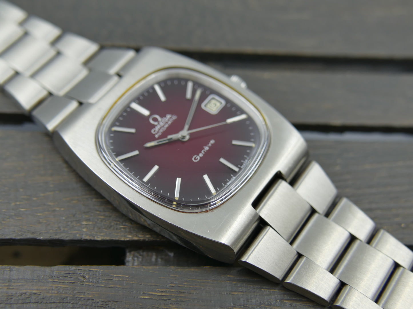 70s vintage watch Omega Geneve Automatic cal 1012 ref 166.0191 burgundy red dial NOS