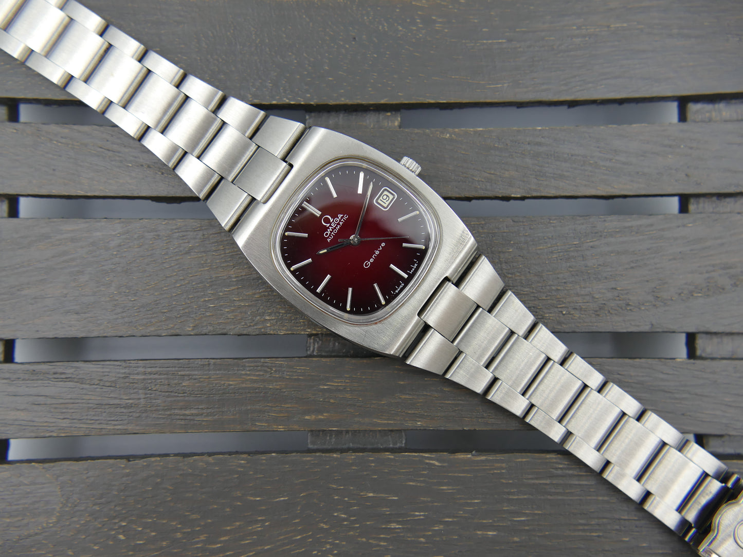 70s vintage watch Omega Geneve Automatic cal 1012 ref 166.0191 burgundy red dial NOS