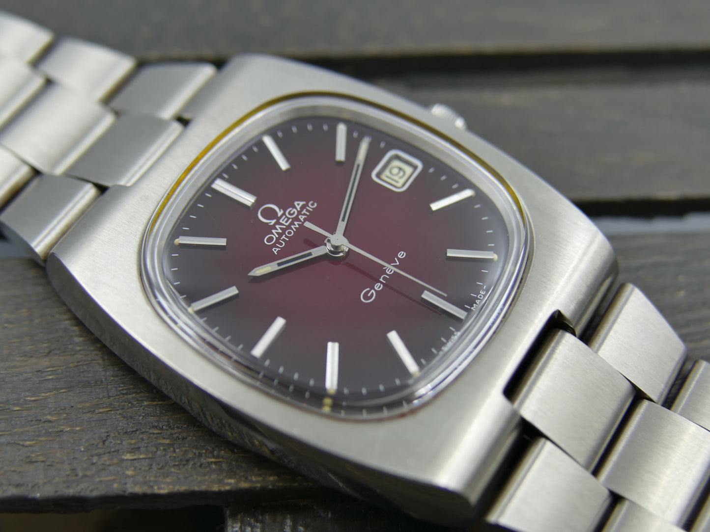 70s vintage watch Omega Geneve Automatic cal 1012 ref 166.0191 burgundy red dial NOS