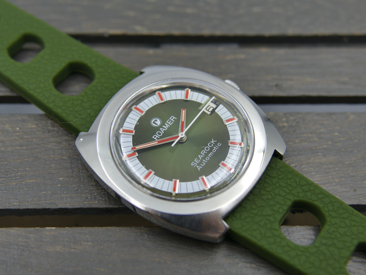 70s Vintage watch mens Roamer Searock Automatic 522-2120.329 green dial