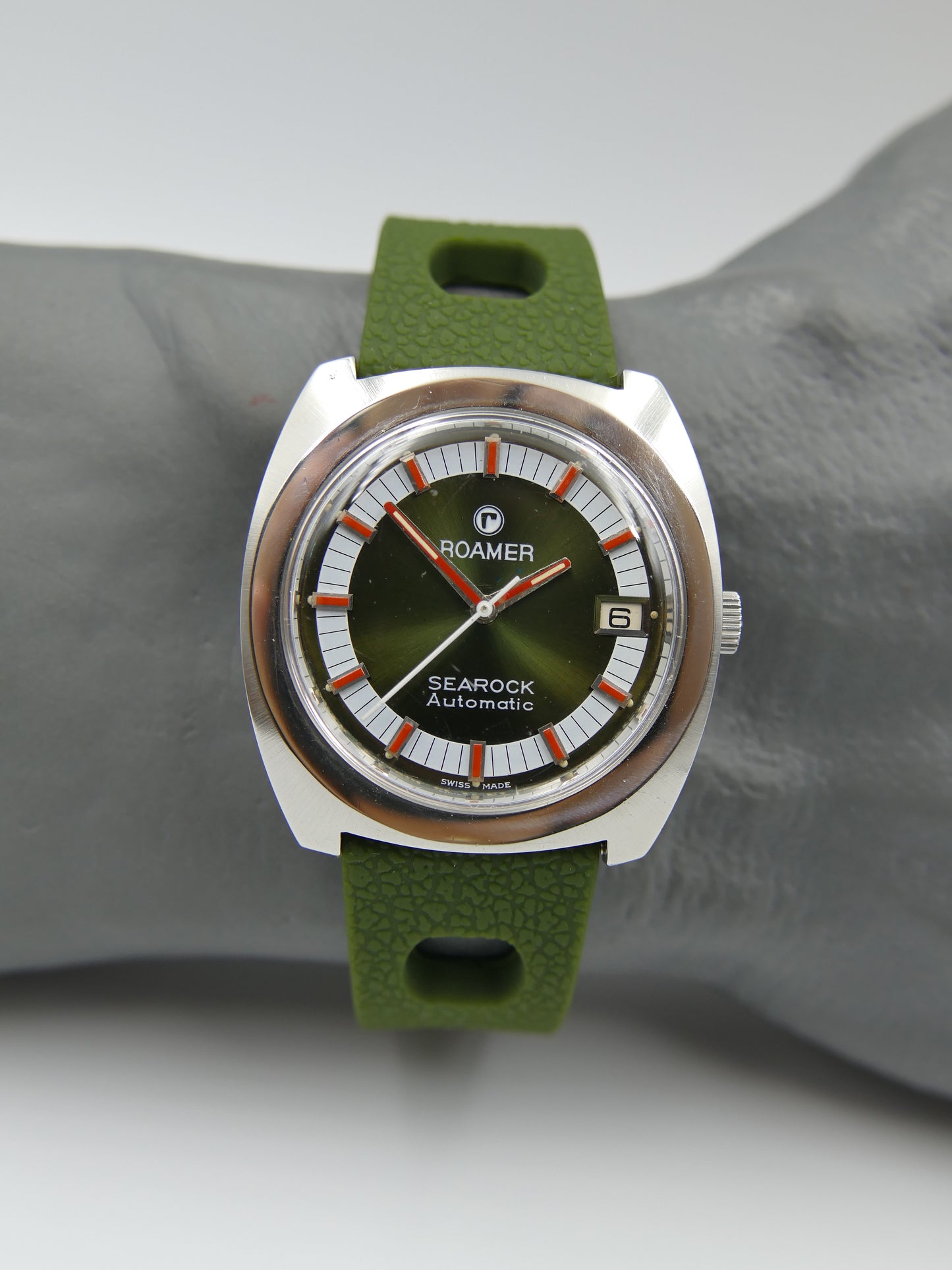 70s Vintage watch mens Roamer Searock Automatic 522-2120.329 green dial