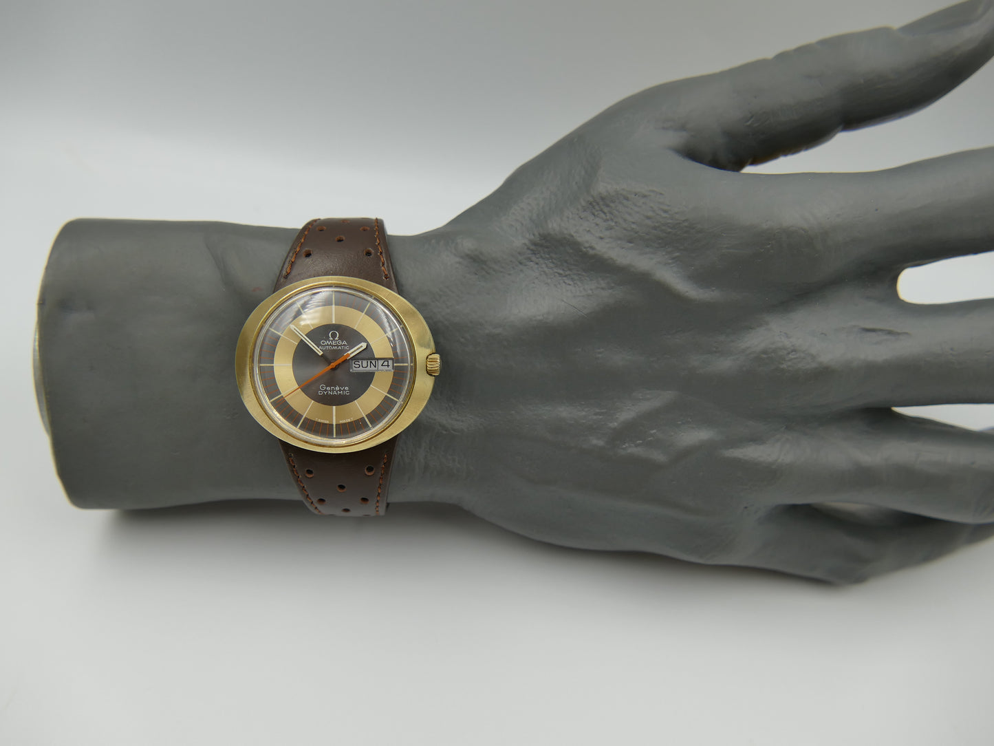70s vintage watch mens Omega Geneve dynamic automatic cal 752 ref 166.079 gold cap